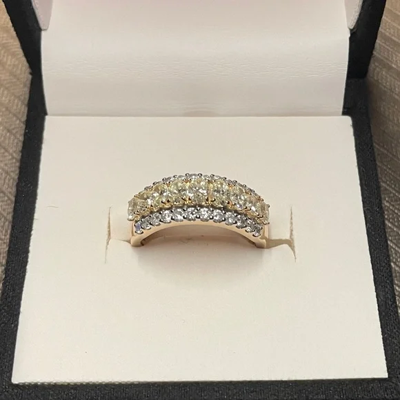 18K Yellow Gold Natural Yellow and White Diamond Band Ring 2.05 ctw